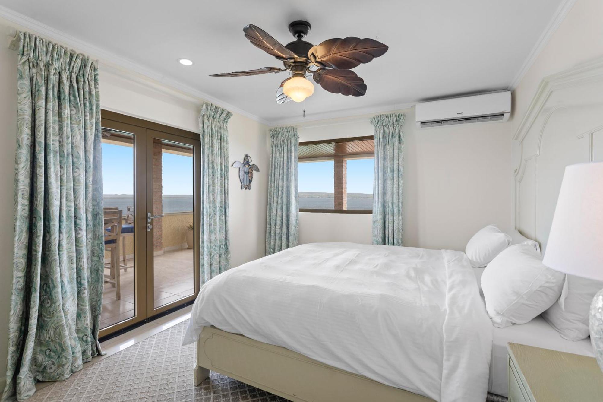 The Bellafonte - Luxury Oceanfront Hotel Kralendijk Oda fotoğraf